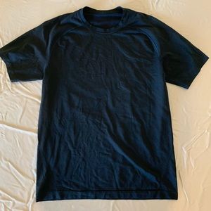 Lululemon Vent Tech Men’s Shirt medium